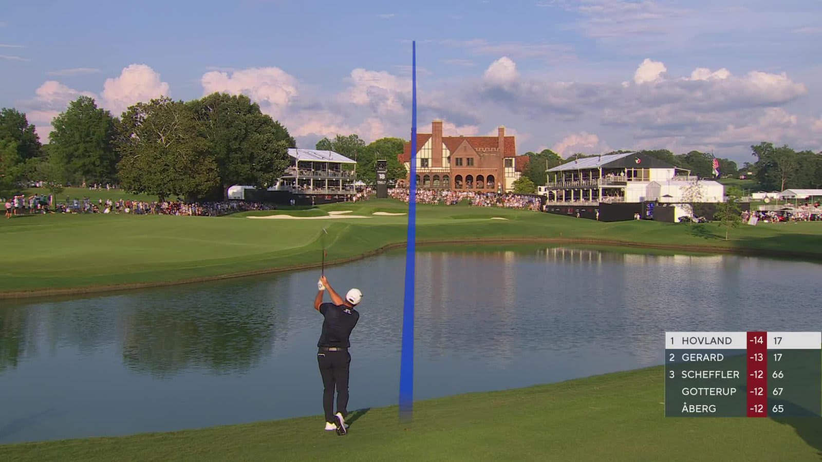 Viktor Hovland sinks 8-foot putt for birdie on No. 18 at TOUR Championship