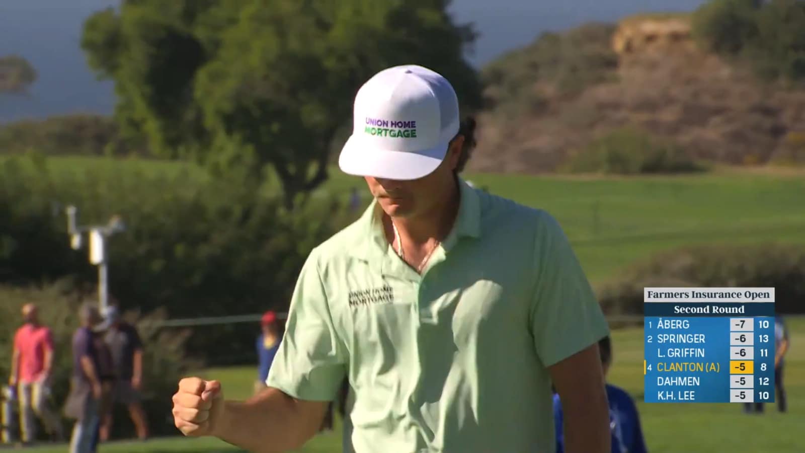 Luke Clanton drips in a 33-foot birdie putt at Farmers