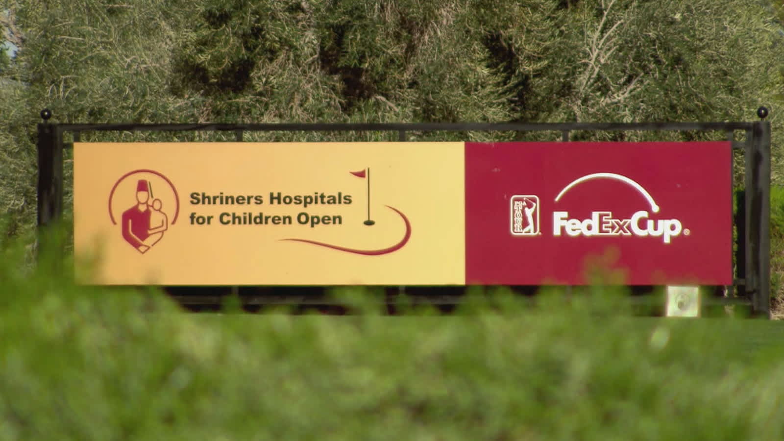 Peter Uihlein leads by one at Shriners