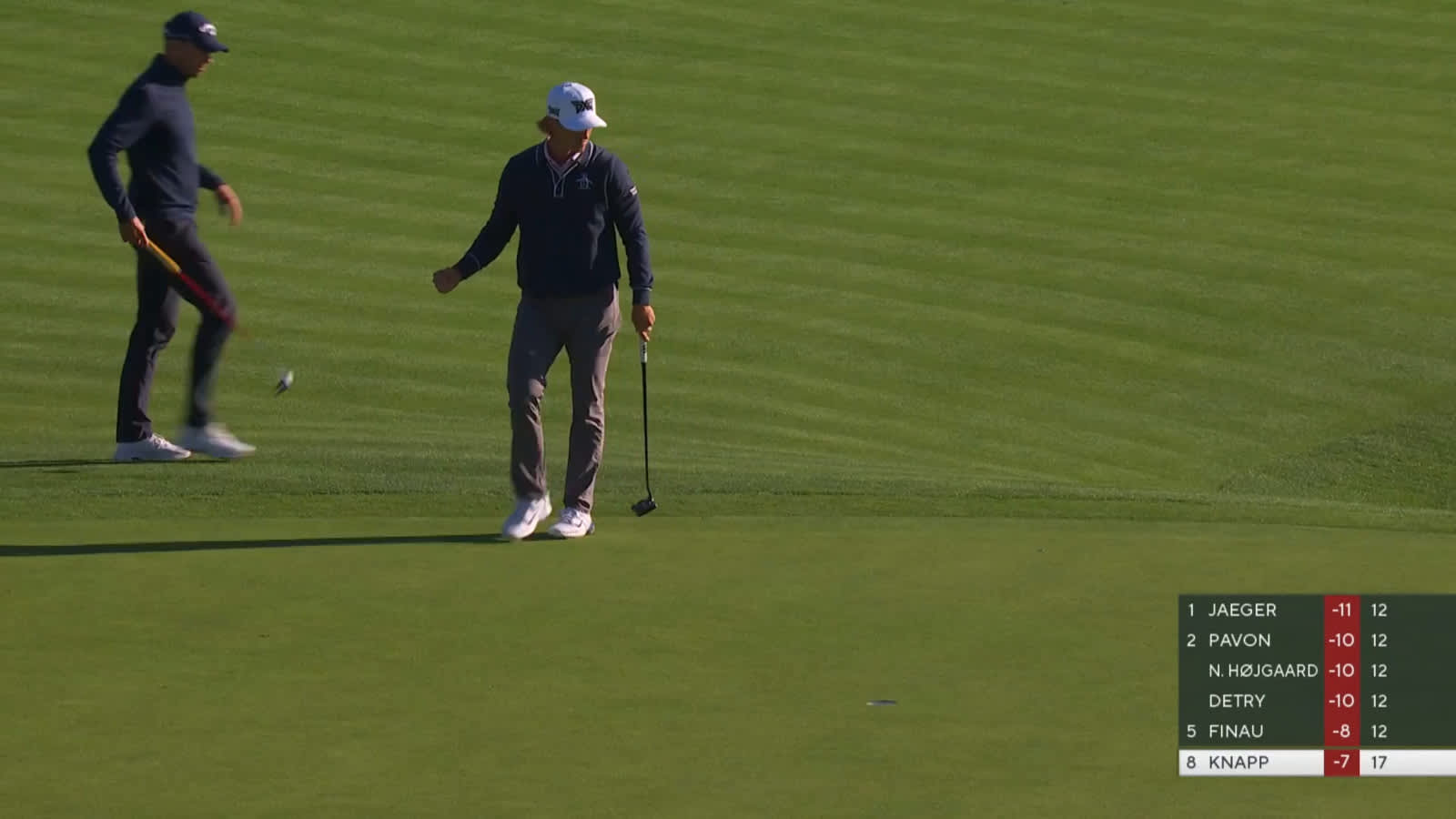 Jake Knapp makes birdie putt from the fringe at Farmers