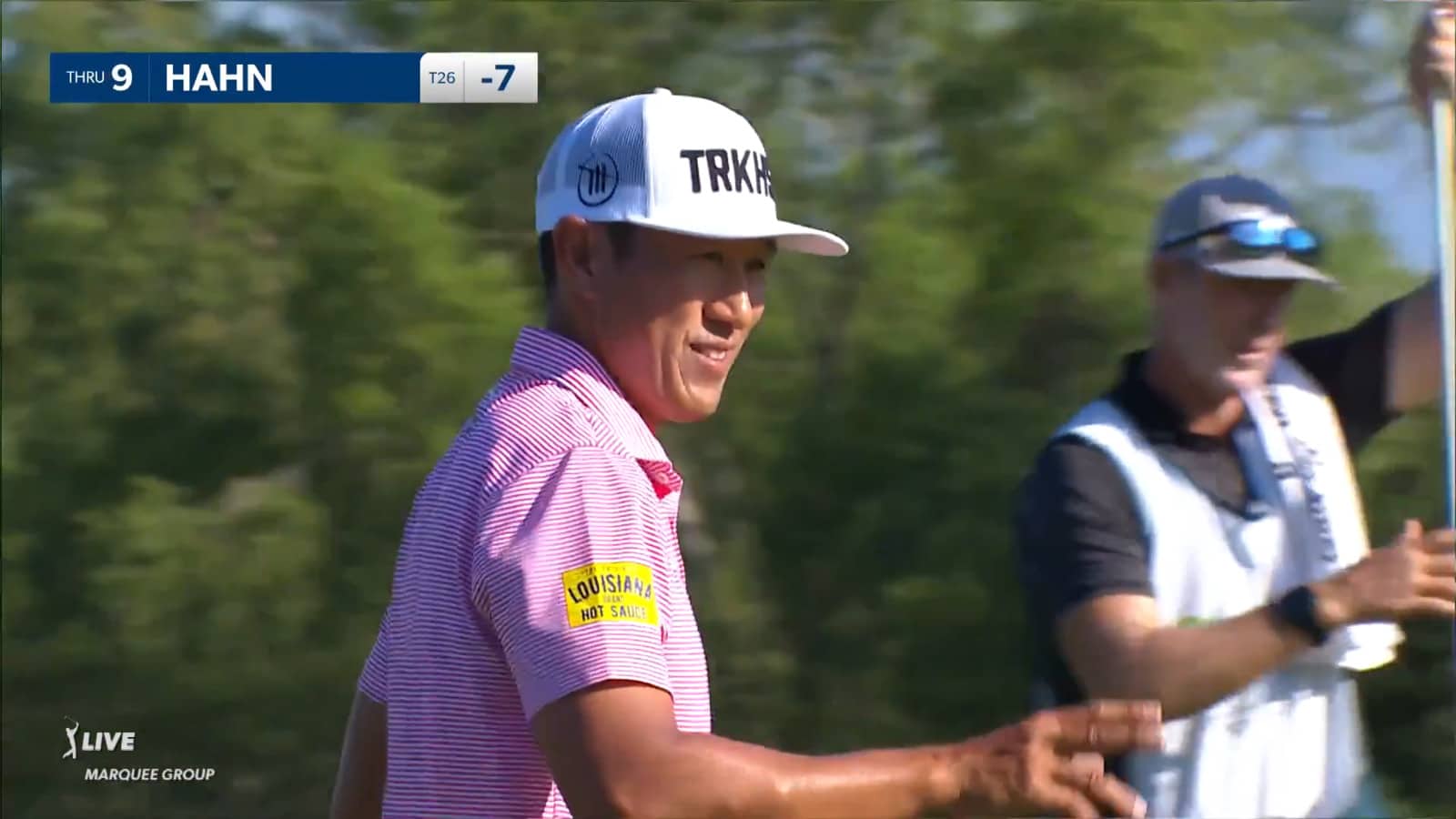 James Hahn rolls in 15-footer for birdie at Mexico Open