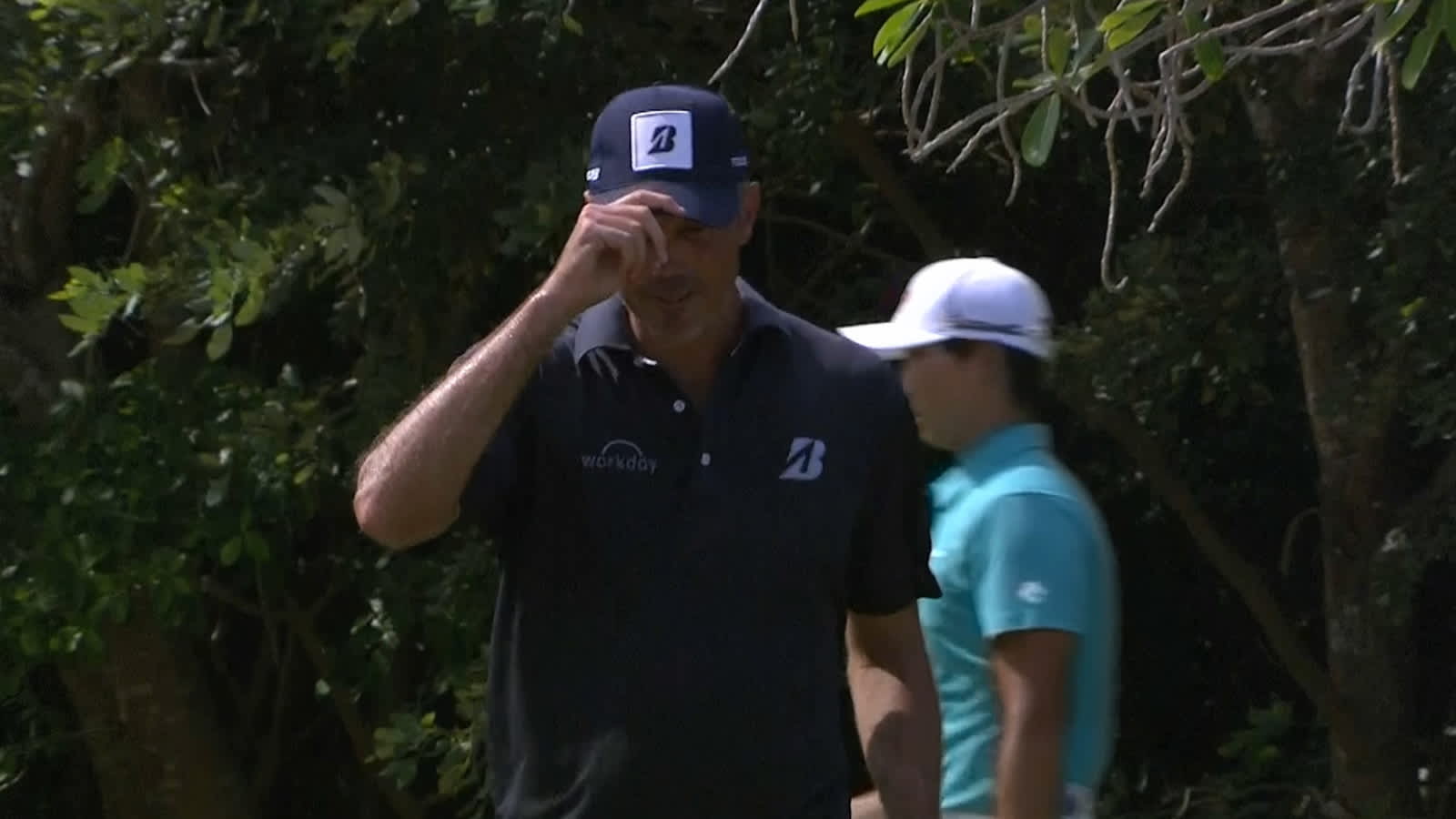 Matt Kuchar sinks birdie putt from off the green at Mayakoba