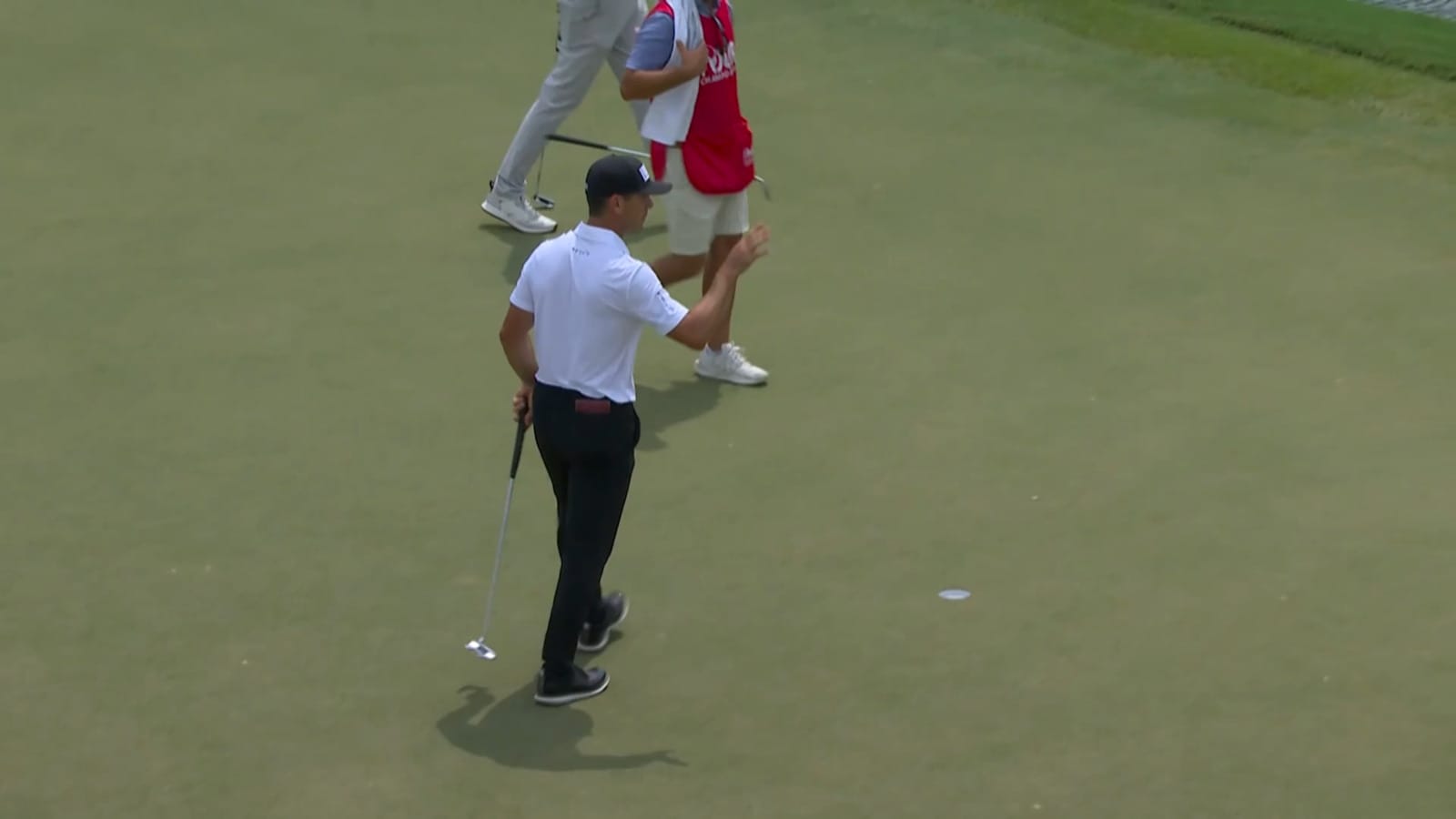 Billy Horschel makes 19-foot putt for birdie at TOUR Championship