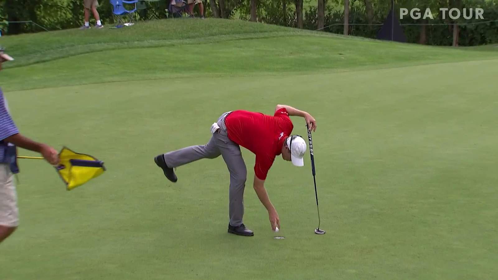 David Hearn makes a short birdie putt at Barbasol