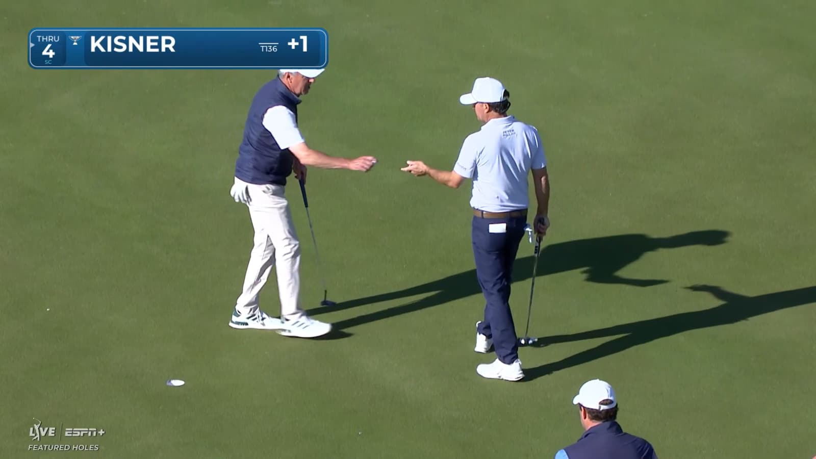 Kevin Kisner sinks a 23-foot birdie putt at The American Express