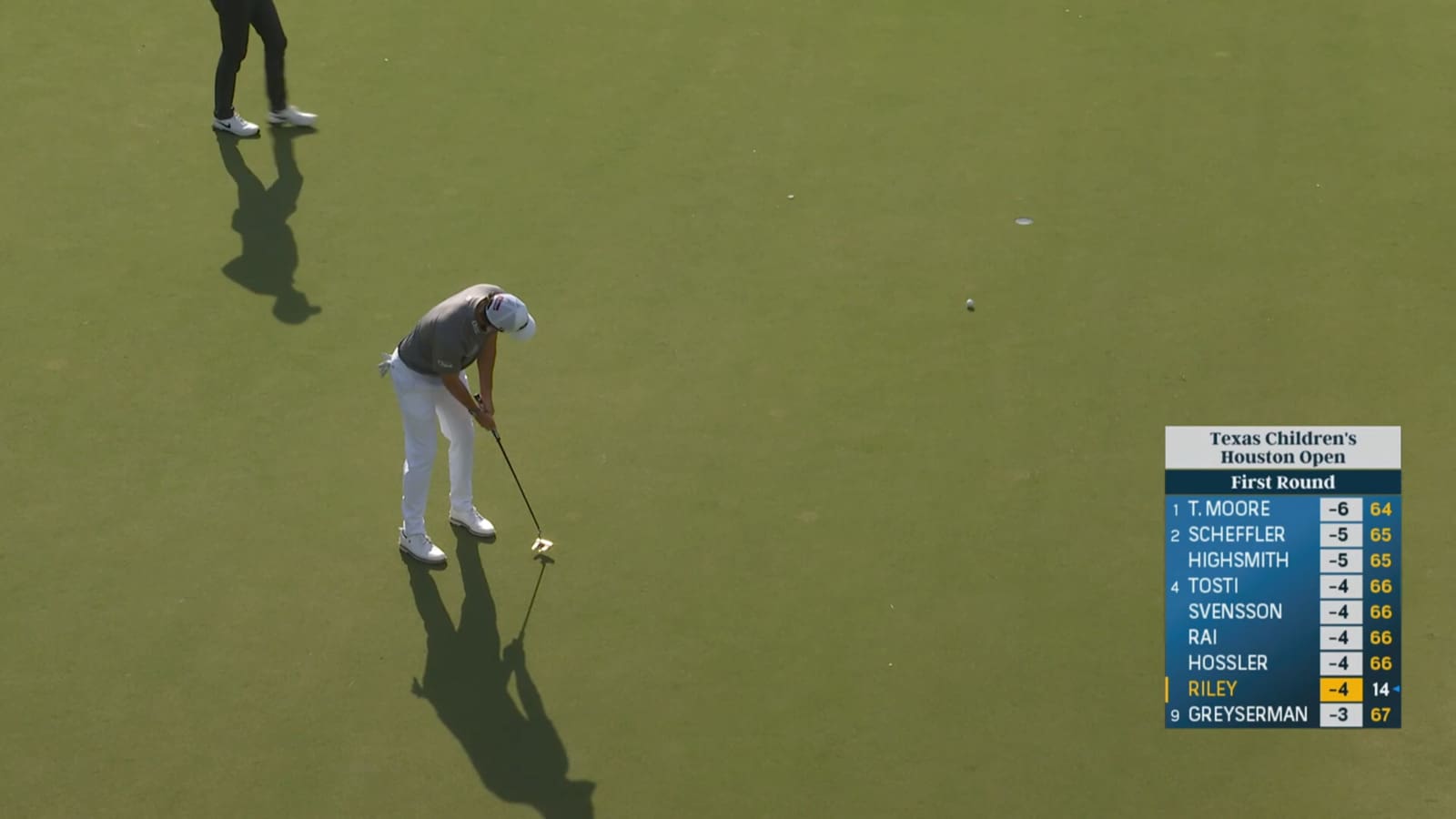 Davis Riley bends in 18-foot birdie putt at Houston Open