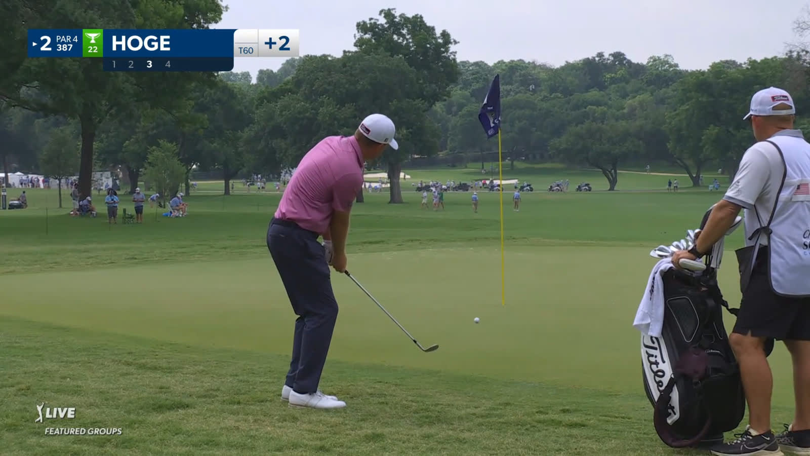 Tom Hoge chips in for birdie at Charles Schwab