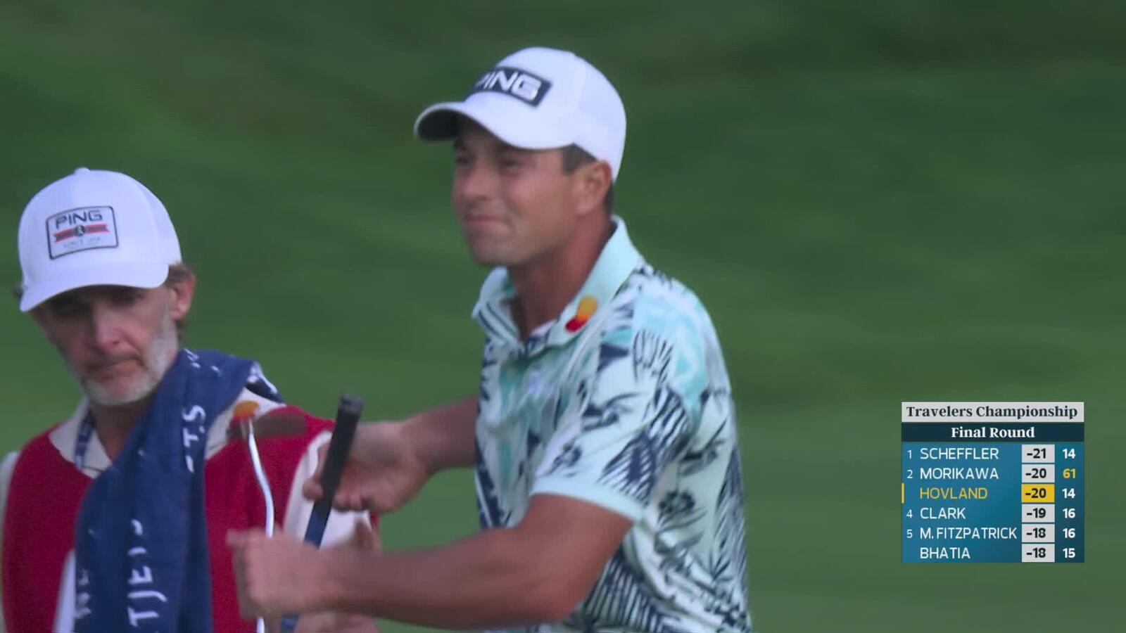 Viktor Hovland drains 3-foot putt for birdie on No. 15 at Travelers
