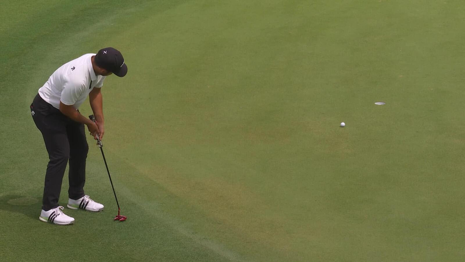 Xander Schauffele makes birdie putt from off the green at Zurich Classic