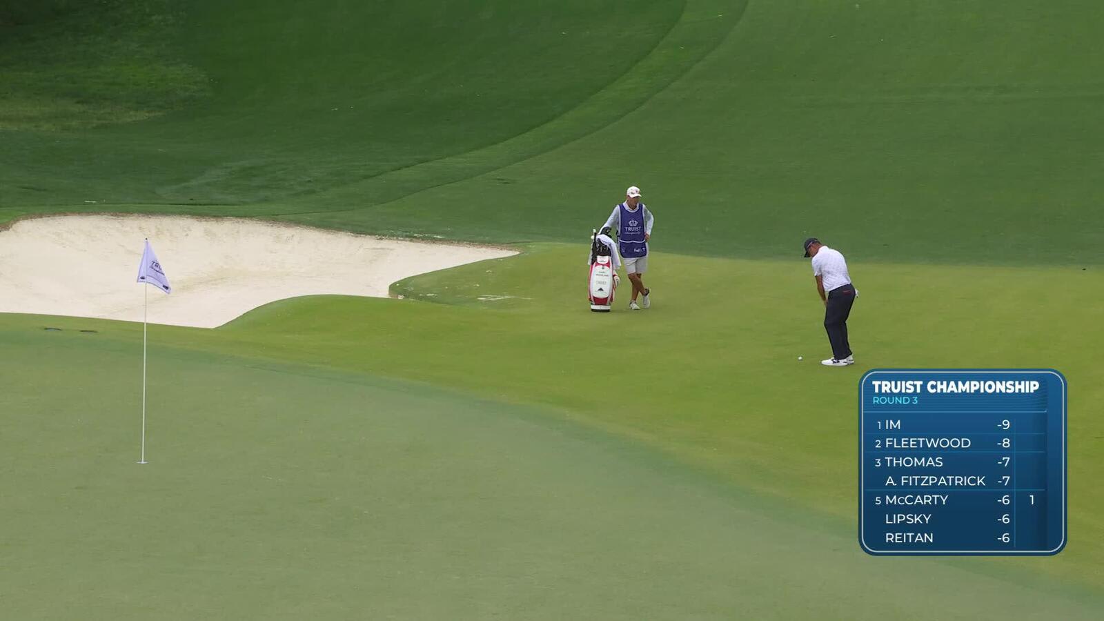 Gary Woodland sinks 8-foot putt for birdie on No. 8 at Truist Championship