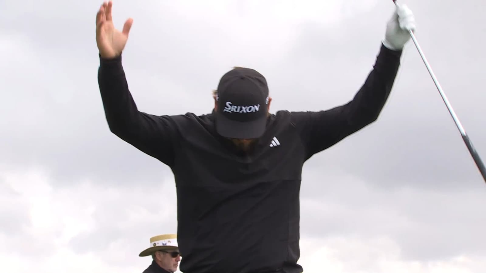 Andrew Novak sends tee shot 5 feet from the hole at Farmers