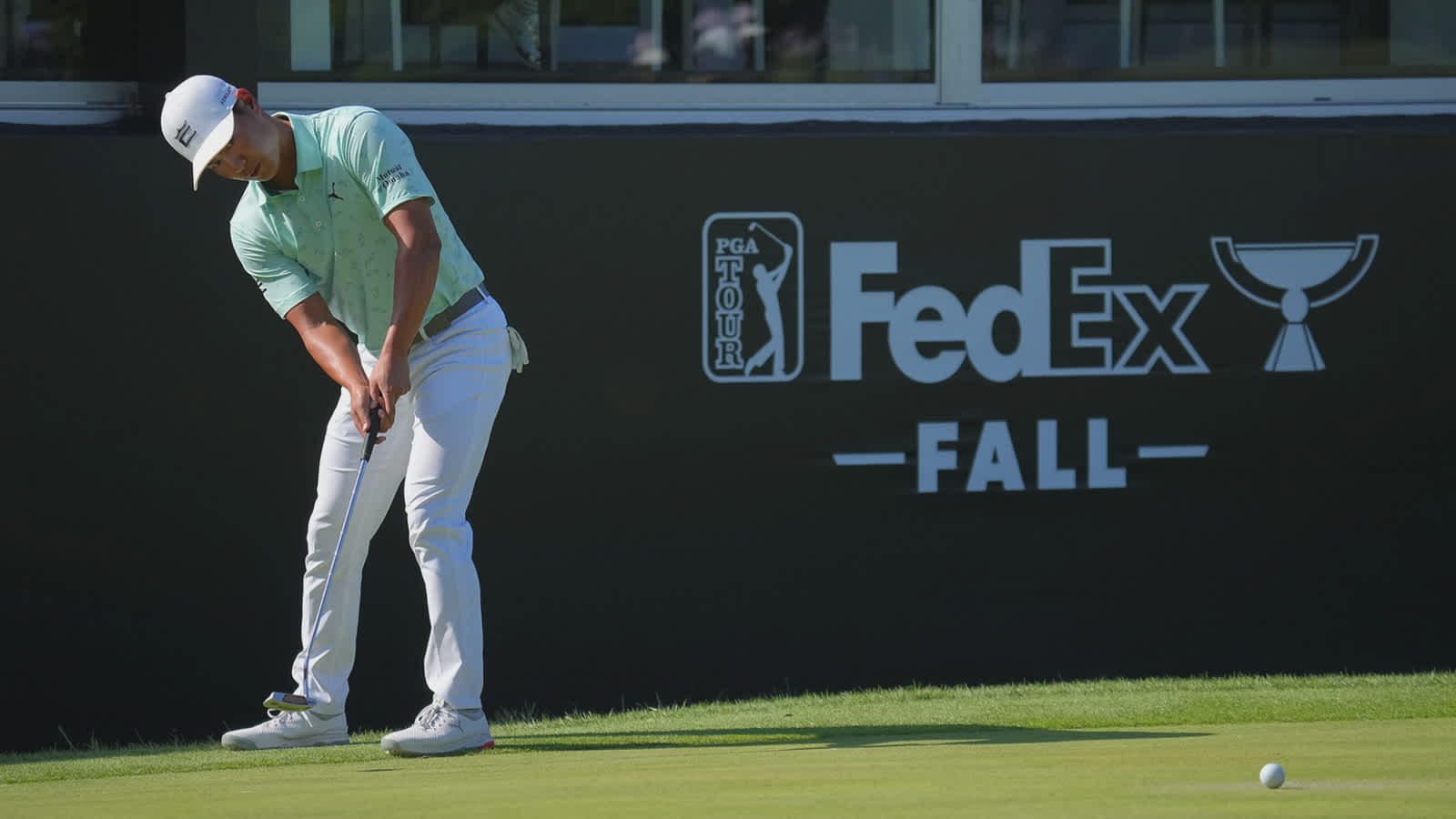 Justin Suh's long birdie putt on No. 16 is the Shot of the Day