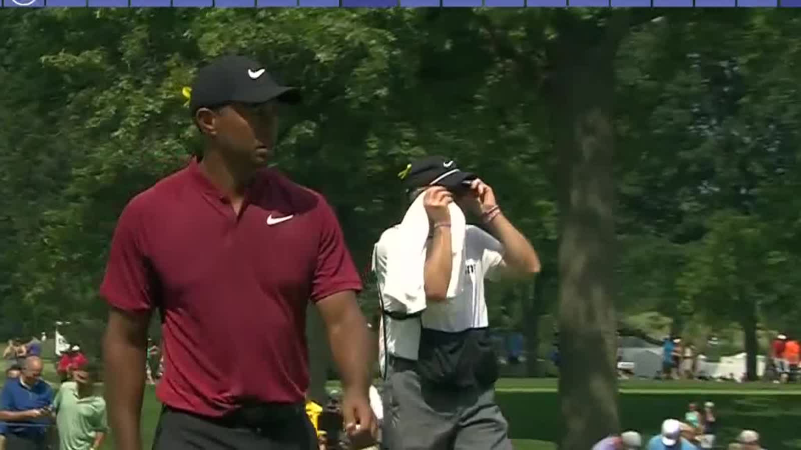Tiger Woods starts final round with back-to-back birdies at Bridgestone