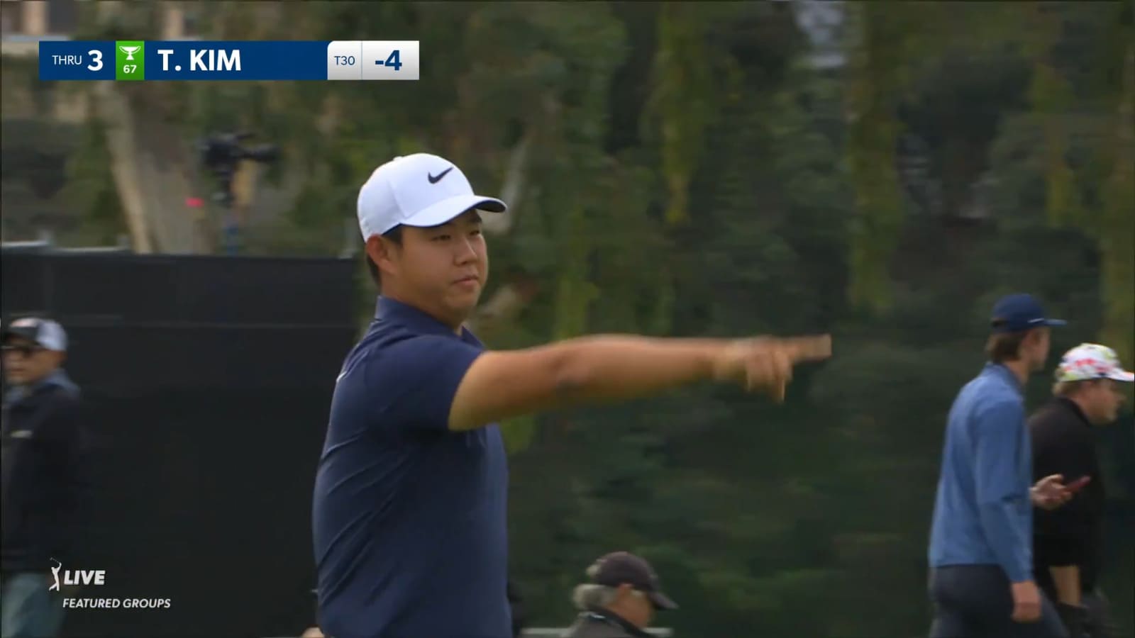 Tom Kim holes 17-footer for birdie at Genesis