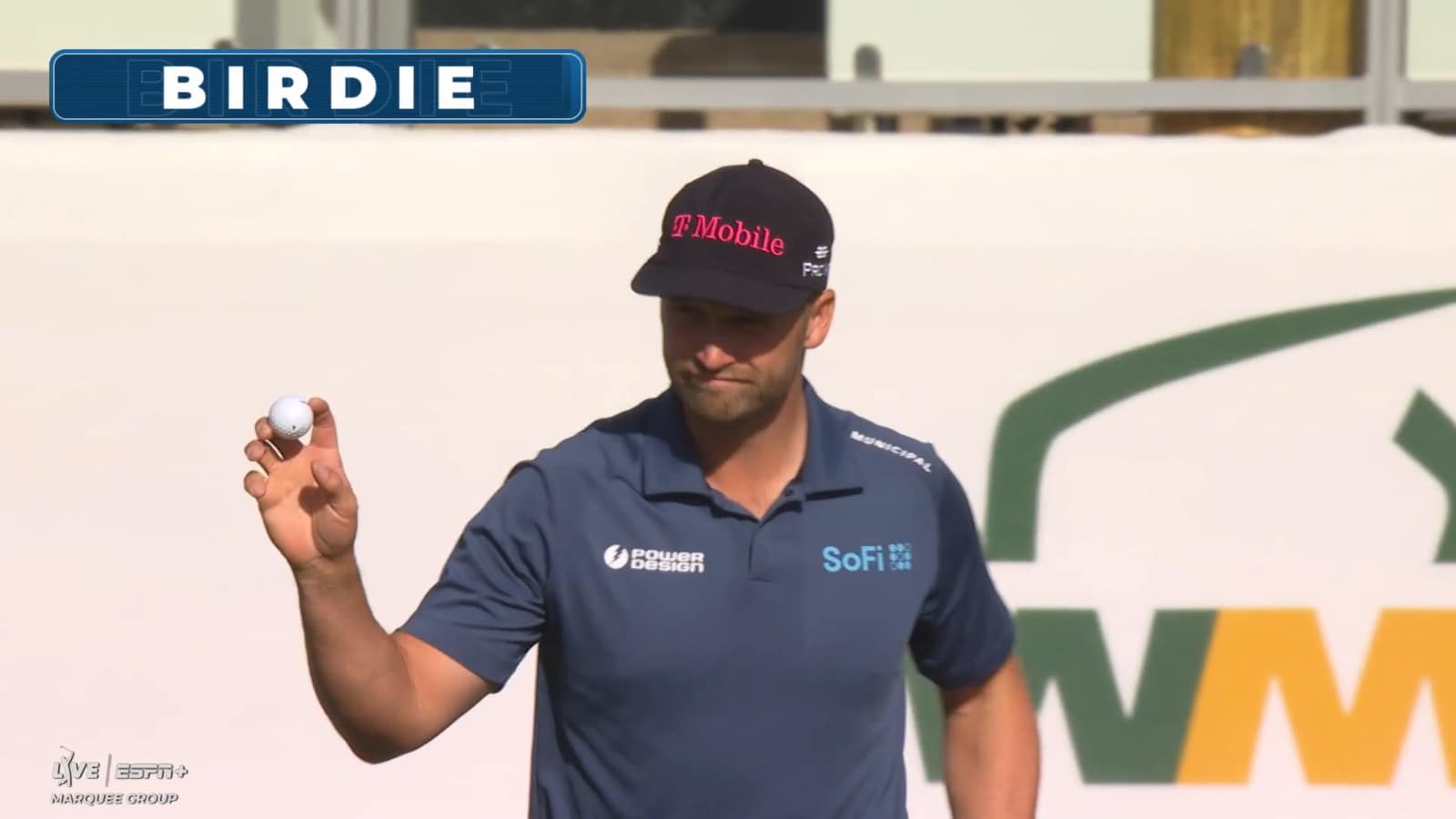 Wyndham Clark rolls in birdie putt at WM Phoenix Open