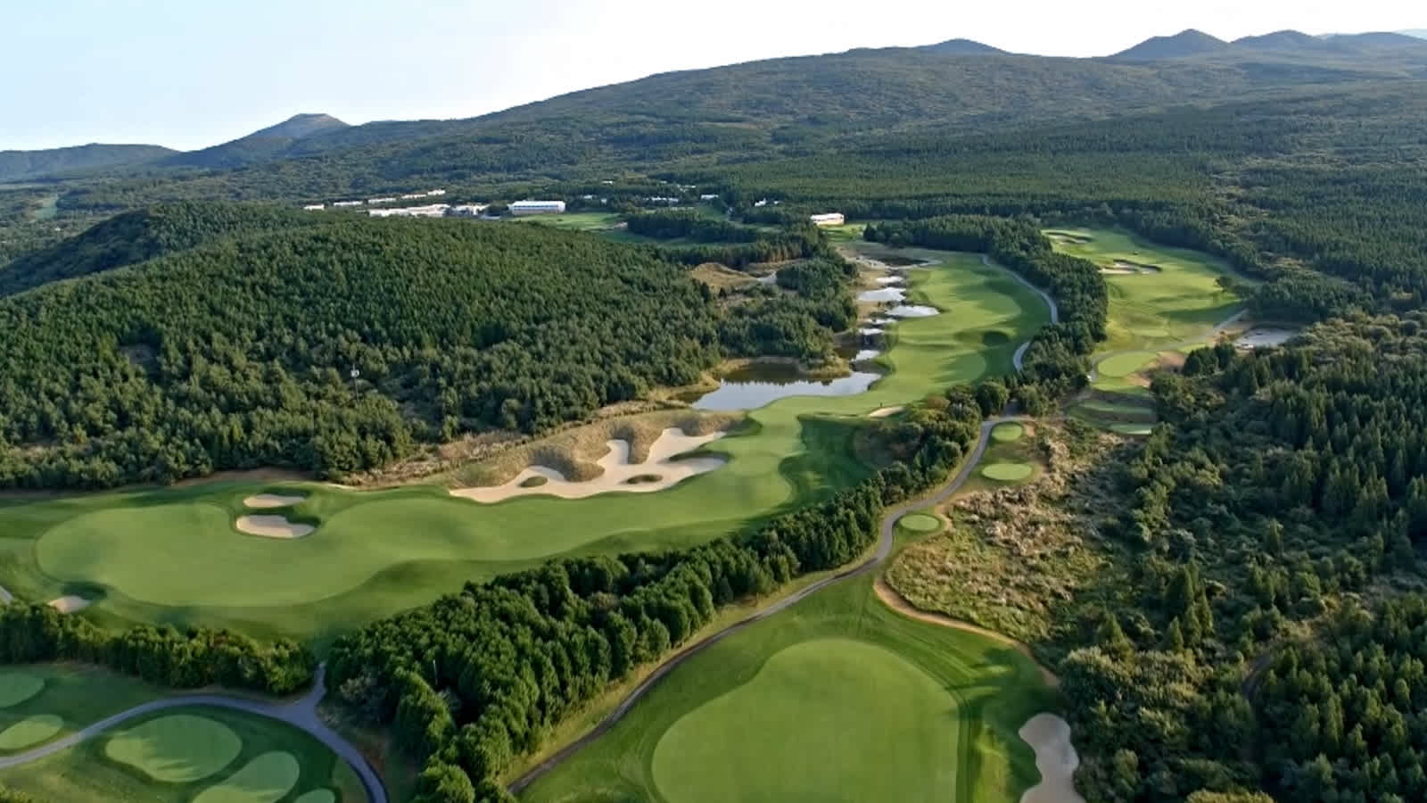 Justin Thomas leads the pack at THE CJ CUP