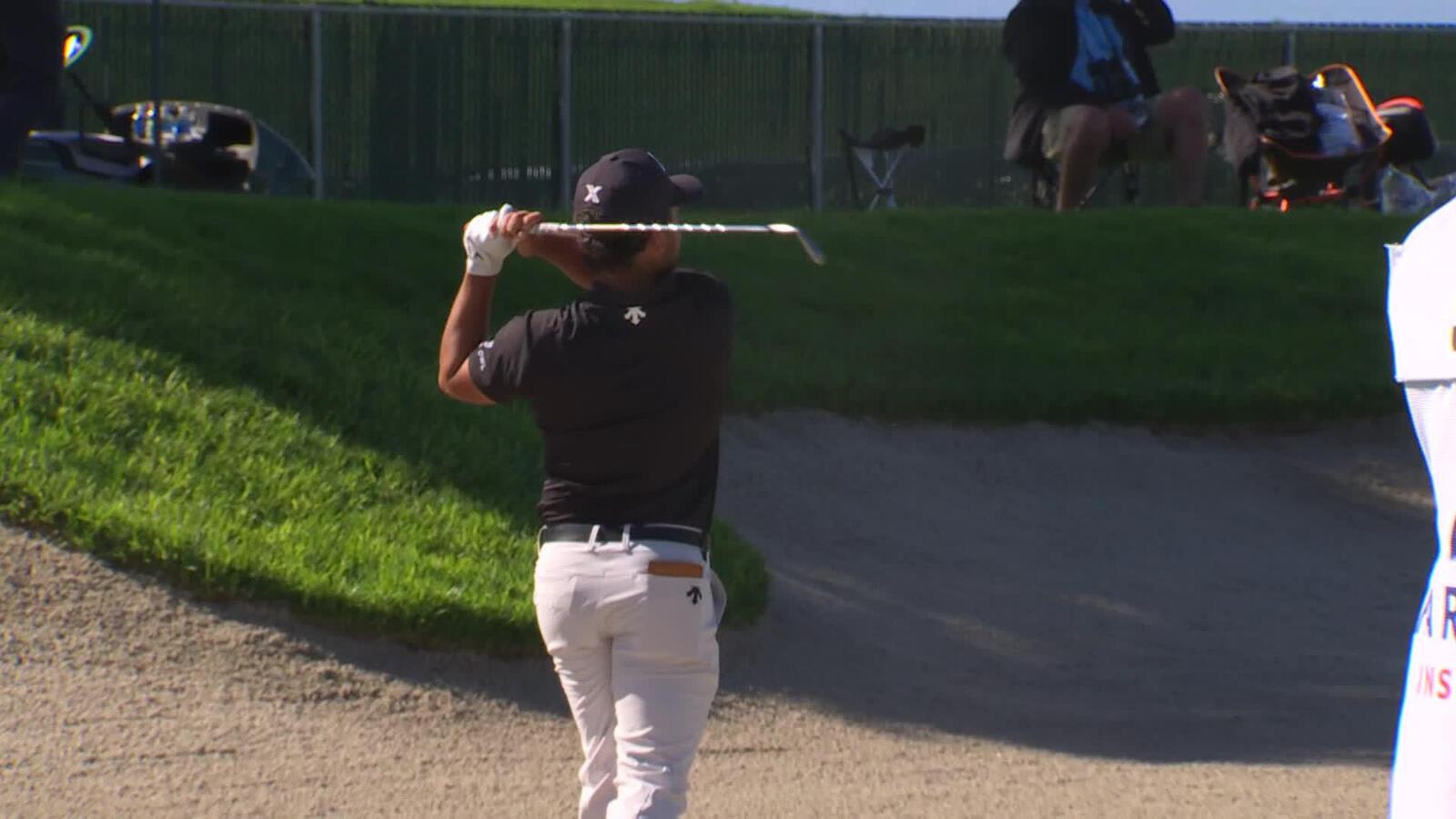 Xander Schauffele hits 191-yard approach from bunker to 15 feet, sets up birdie at Farmers