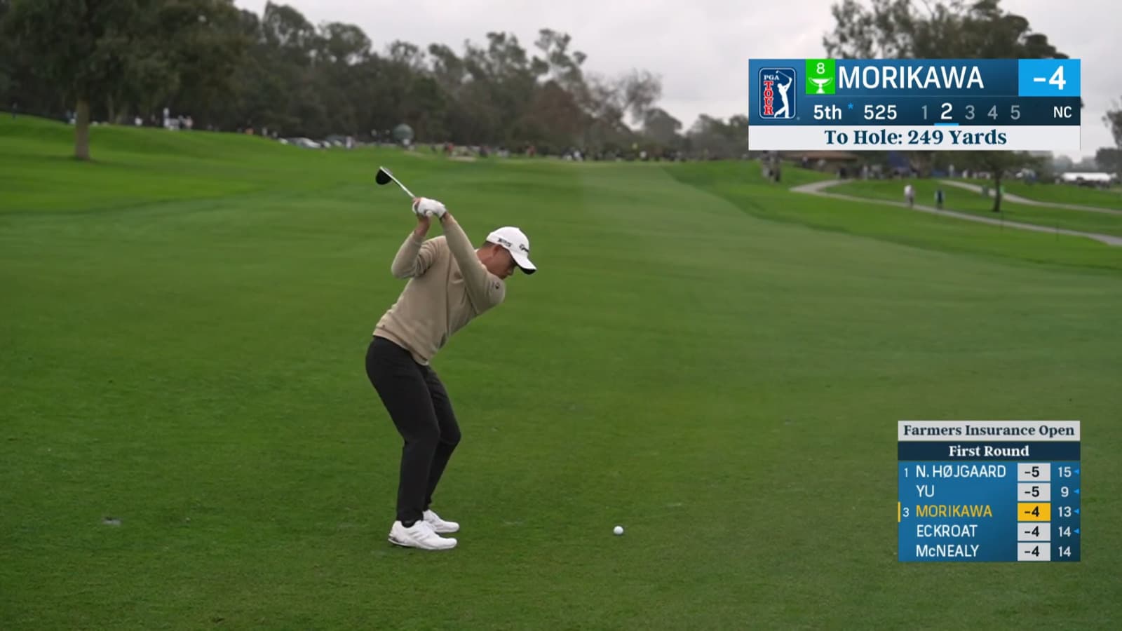 Collin Morikawa's 249-yard approach reaches the green at Farmers