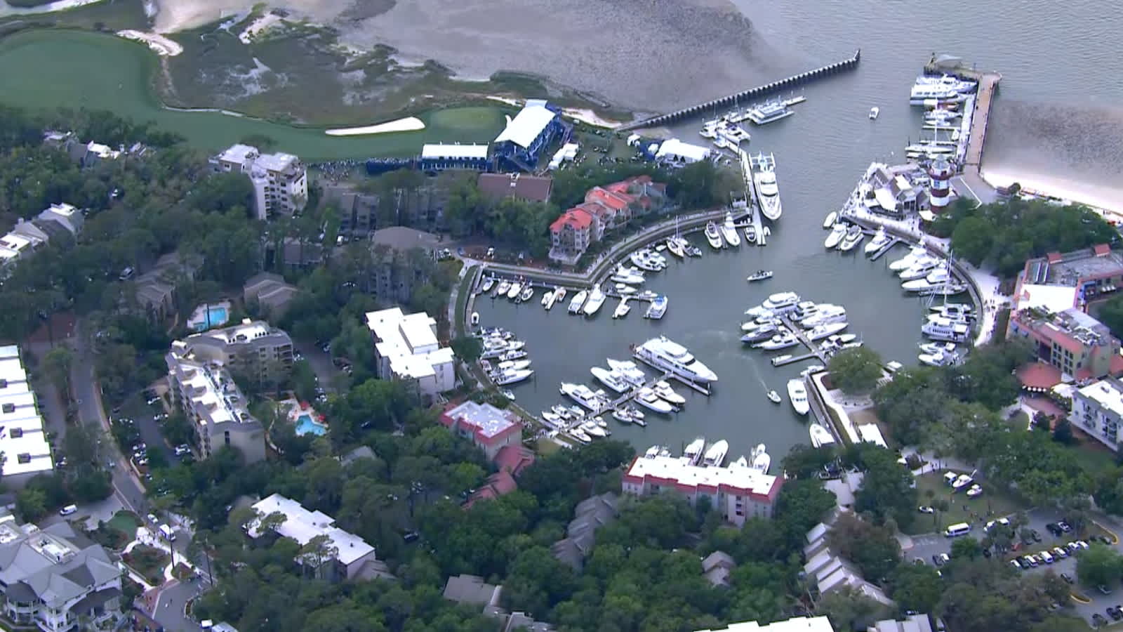 Dustin Johnson takes a one-shot lead at RBC Heritage