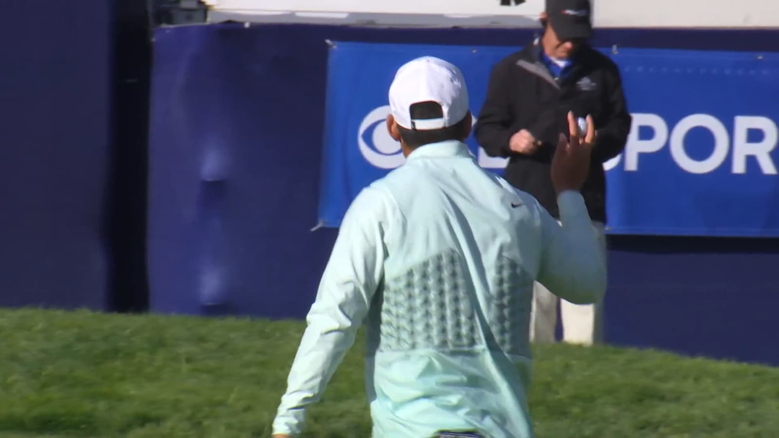 Donald Kay holes birdie putt on finishing hole at APGA Farmers