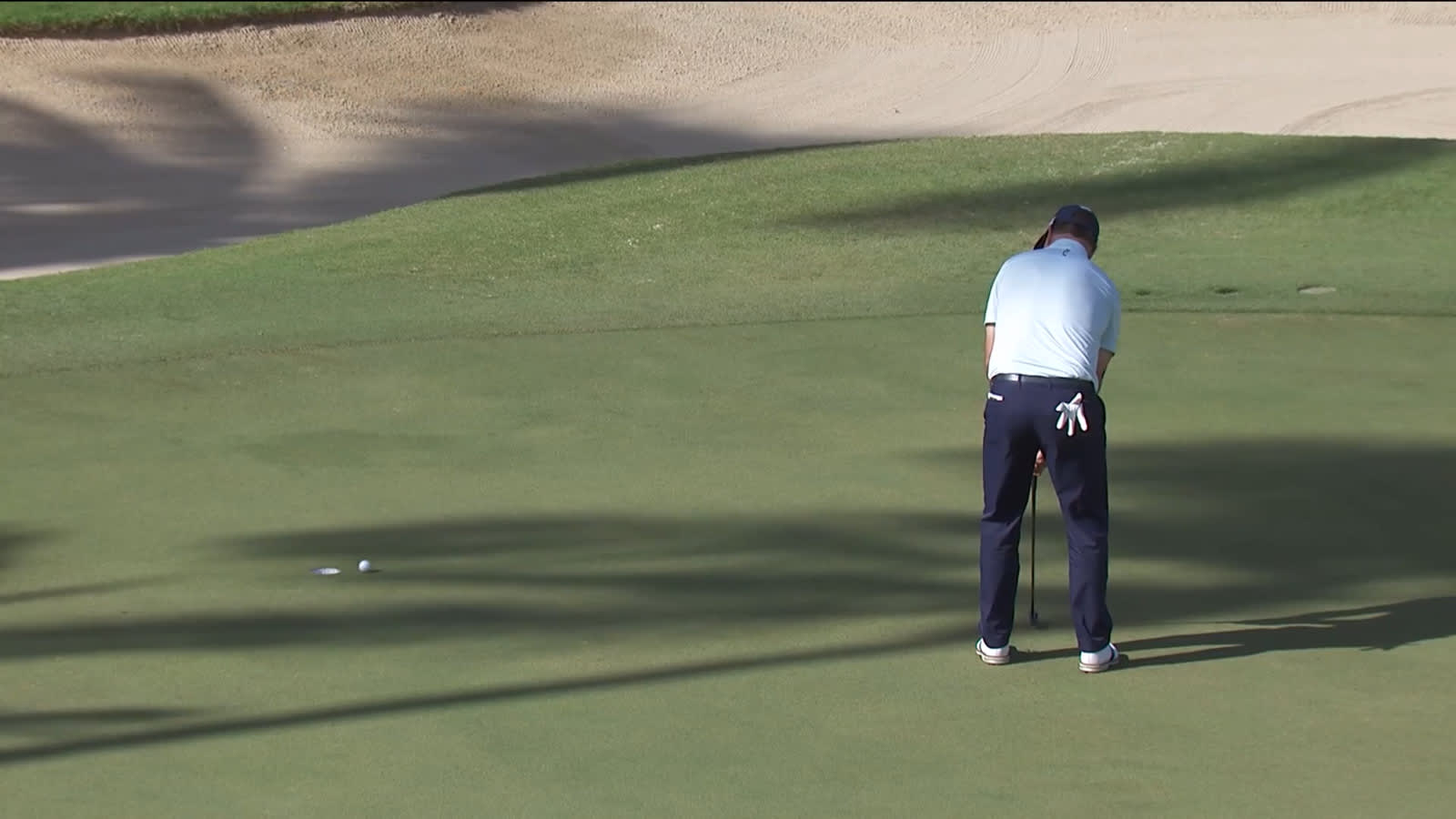 Zach Johnson drains birdie putt at Sony Open