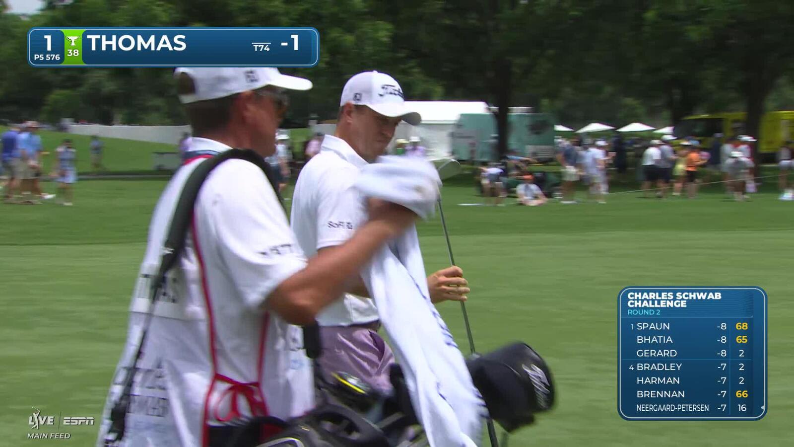Justin Thomas drains 8-foot birdie putt on No. 1 at Charles Schwab