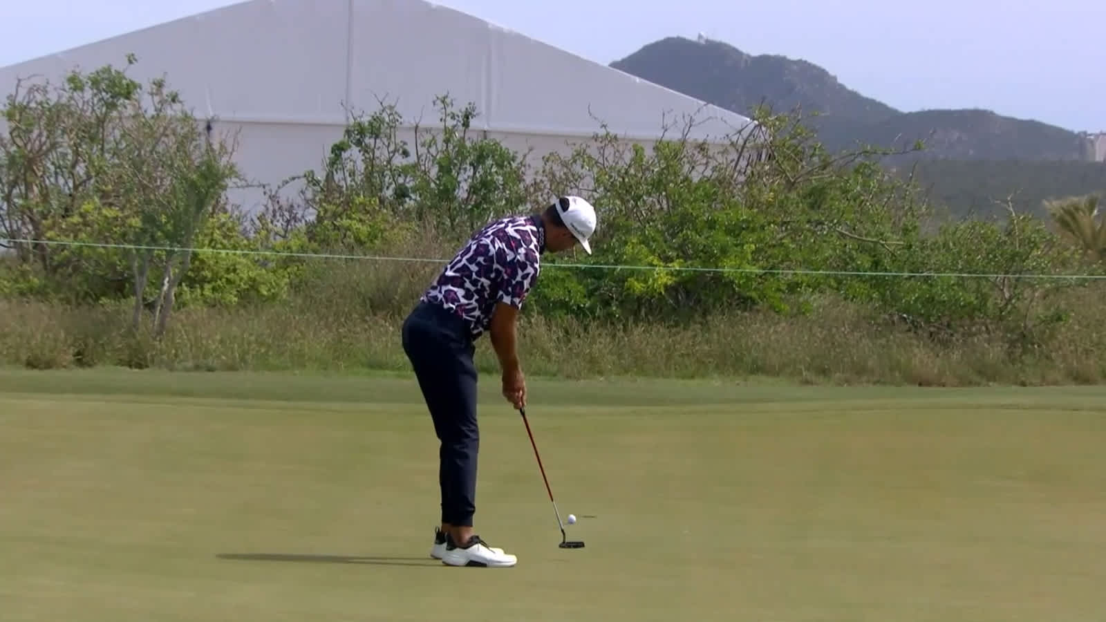 Erik van Rooyen bends in birdie putt at World Wide Technology