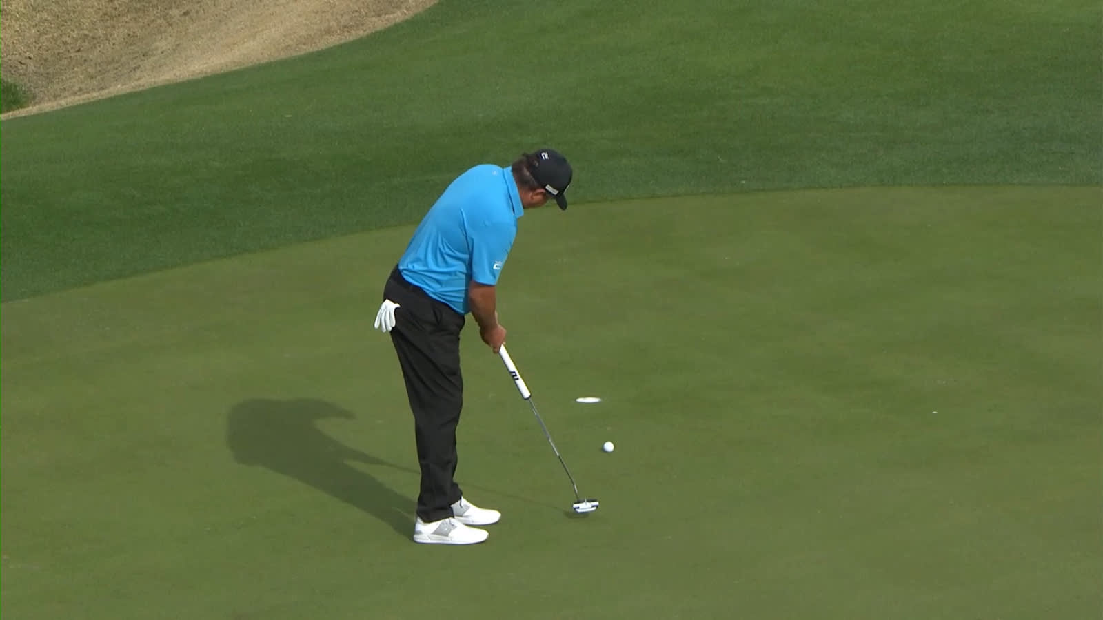 Jason Dufner rattles-in a putt for birdie at The American Express