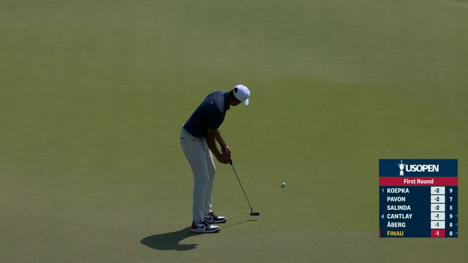 Tony Finau curls in 33-footer for birdie at the U.S. Open