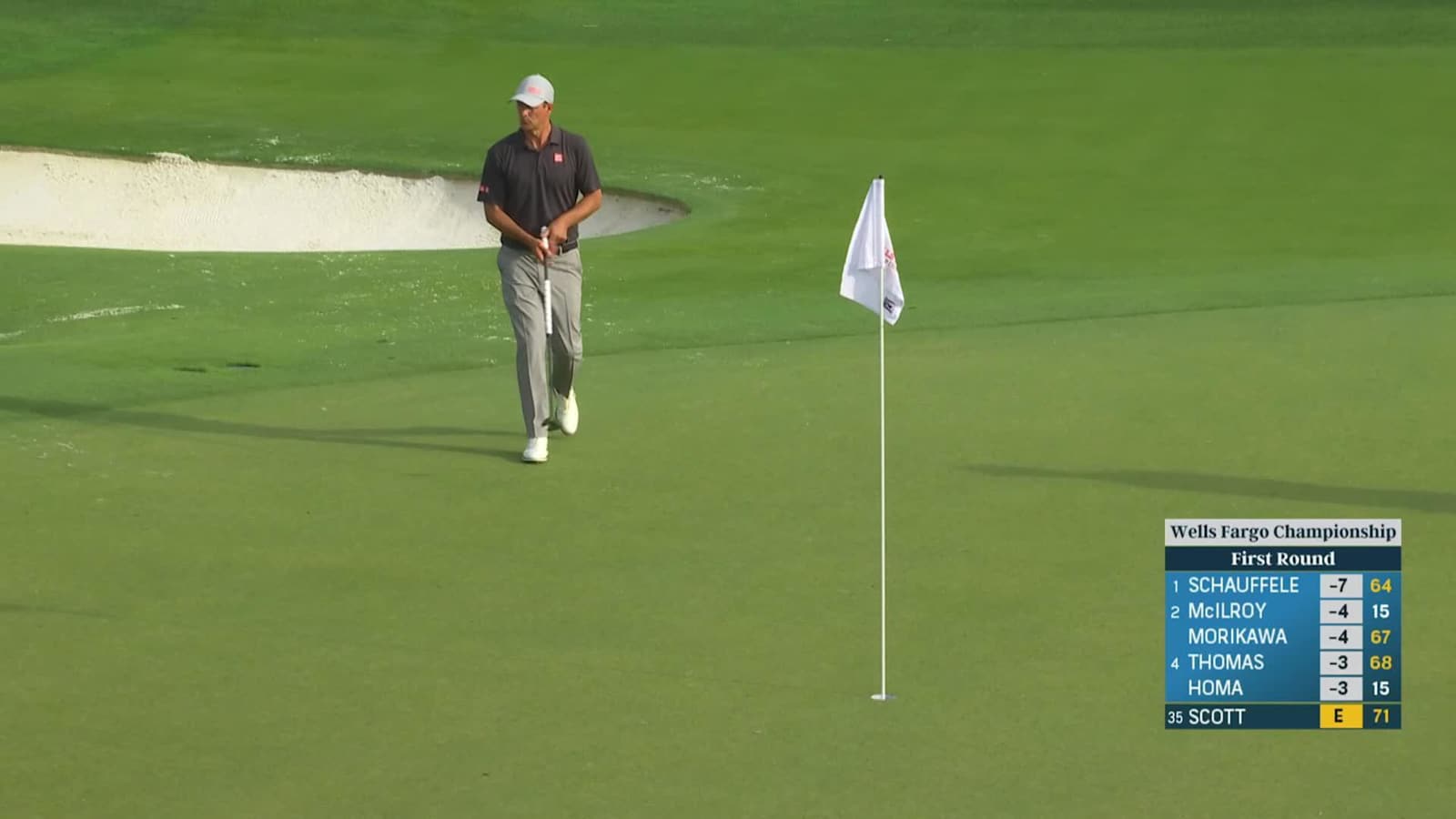Adam Scott sinks a 25-foot birdie putt at Wells Fargo