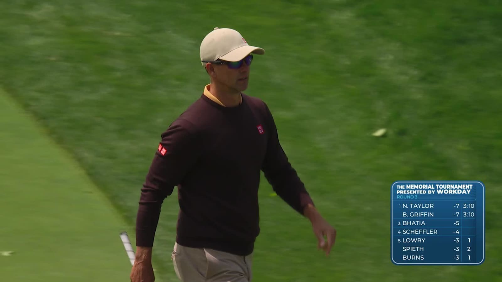 Adam Scott sinks birdie putt at the Memorial