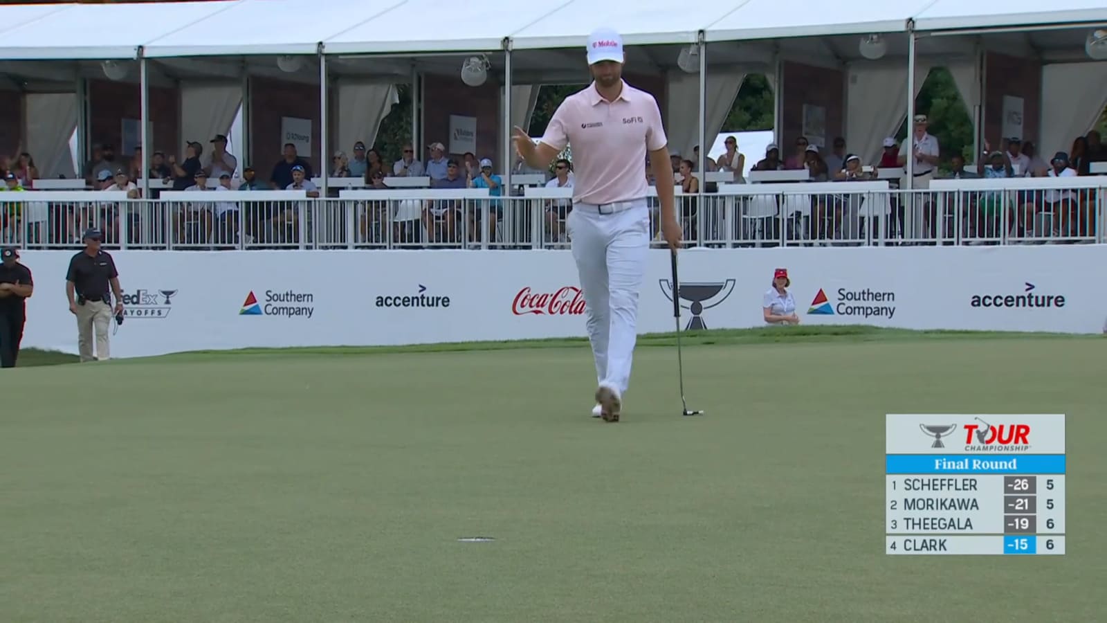 Wyndham Clark sends in a 27-foot birdie putt at TOUR Championship
