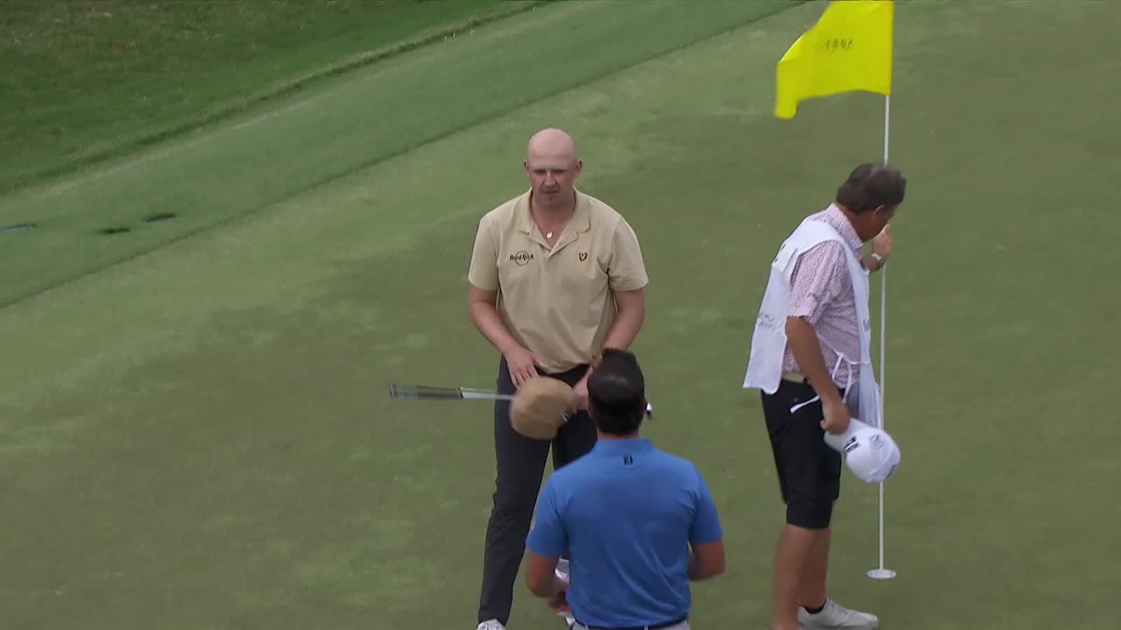 Harry Hall sinks 6-foot birdie putt on No. 18 at Sony Open