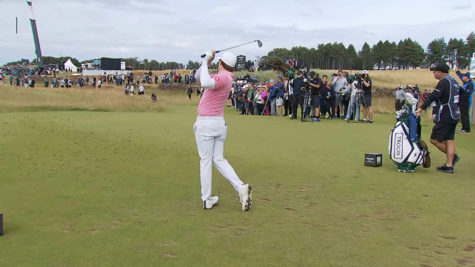 Matt Fitzpatrick buries 18-footer for birdie at Genesis Scottish Open