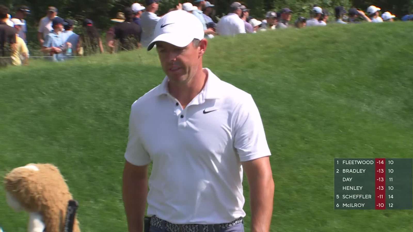 Rory McIlroy sinks a 21-foot birdie putt on No. 13 at Travelers