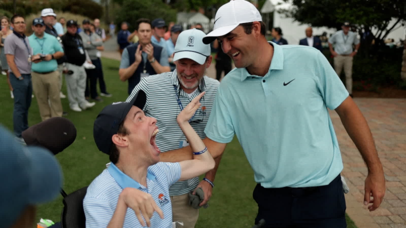 Scottie Scheffler visits with Kyler at THE PLAYERS