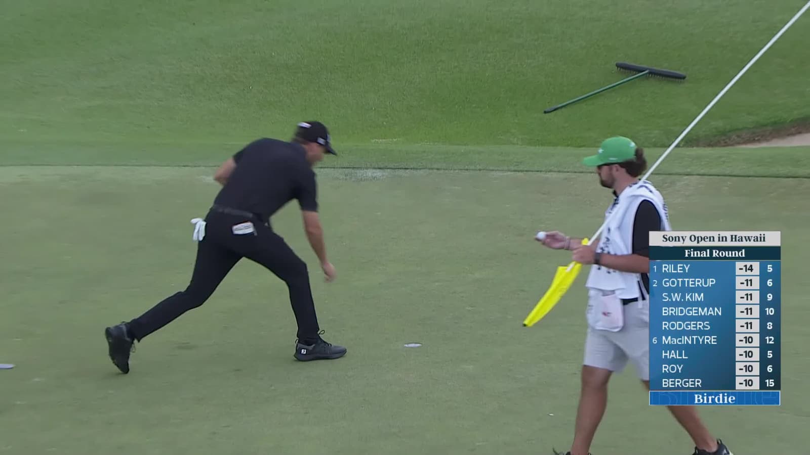 Lee Hodges sinks 18-foot birdie putt on No. 11 at Sony Open