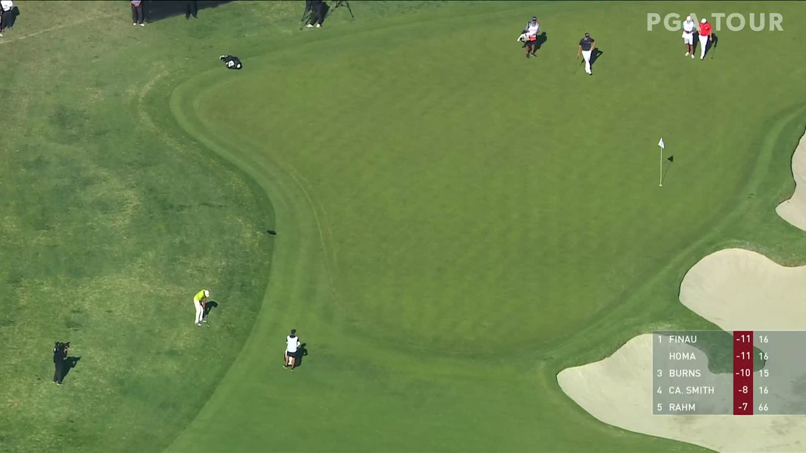 Tony Finau chips it close to set up go-ahead birdie at Genesis