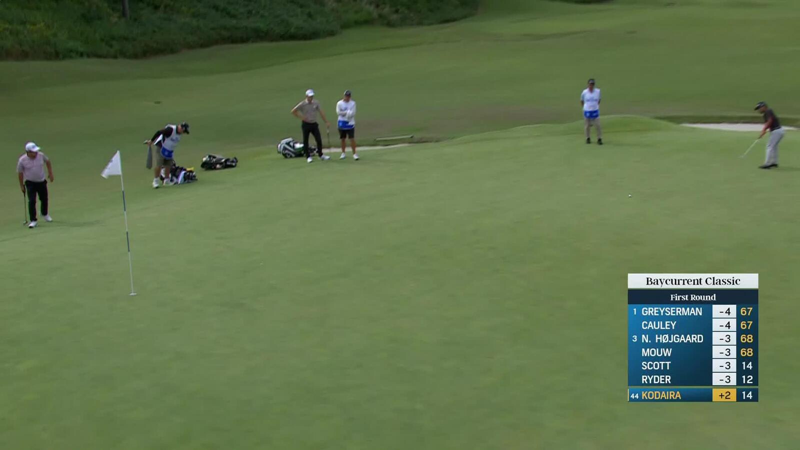 Satoshi Kodaira sinks 75-foot birdie putt on No. 15 at Baycurrent