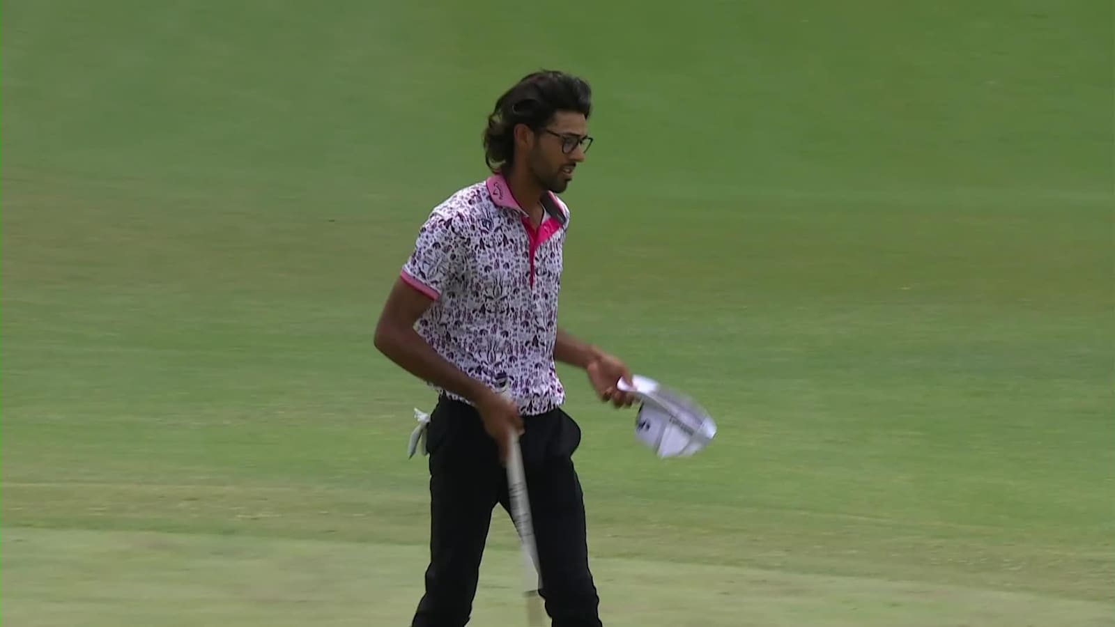 Akshay Bhatia finishes day with birdie on No. 18 at Charles Schwab