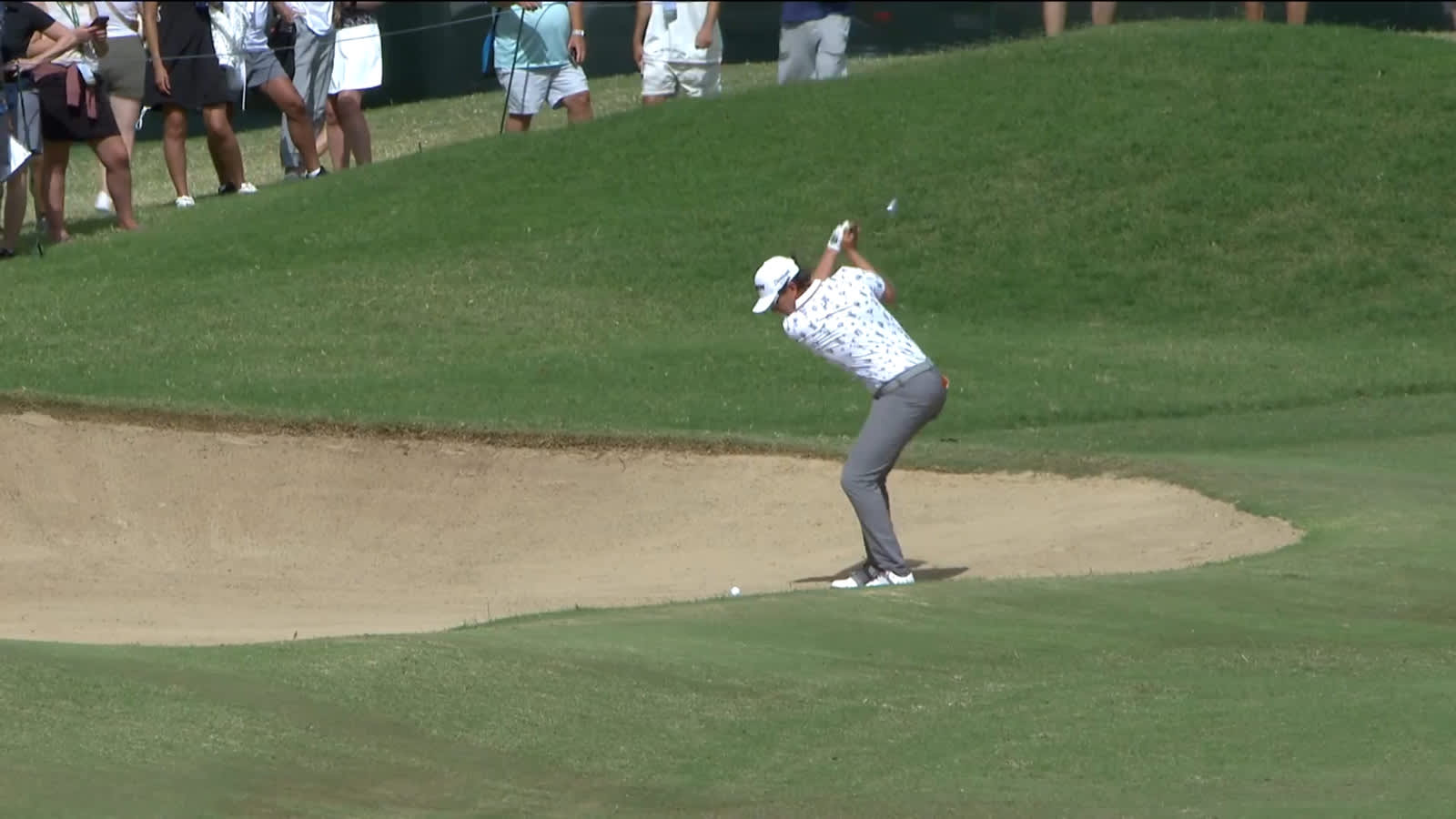 Nico Echavarria escapes fairway bunker to set up nice birdie putt at Sony Open