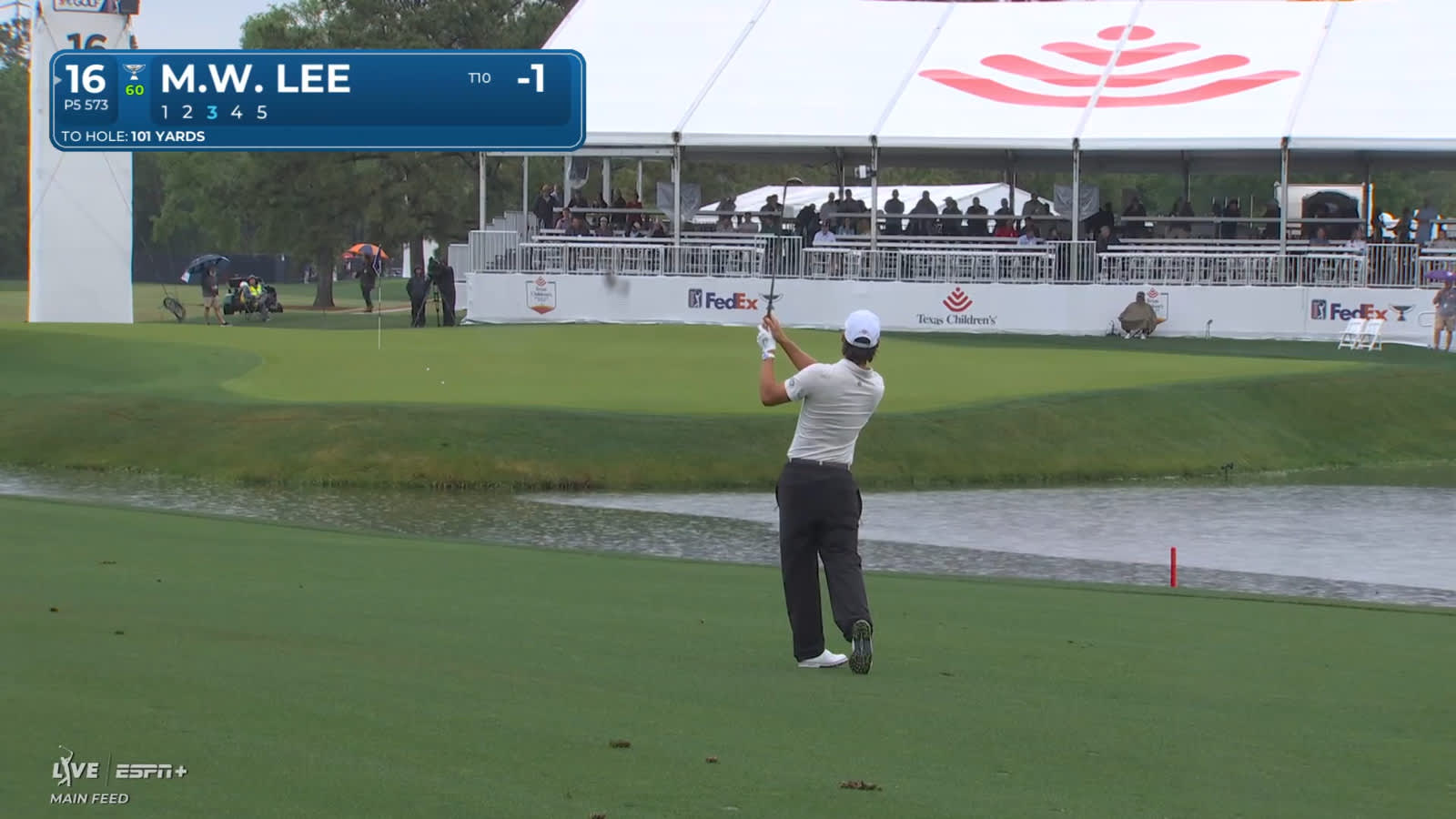 Min Woo Lee's near hole out leads to birdie at Houston Open