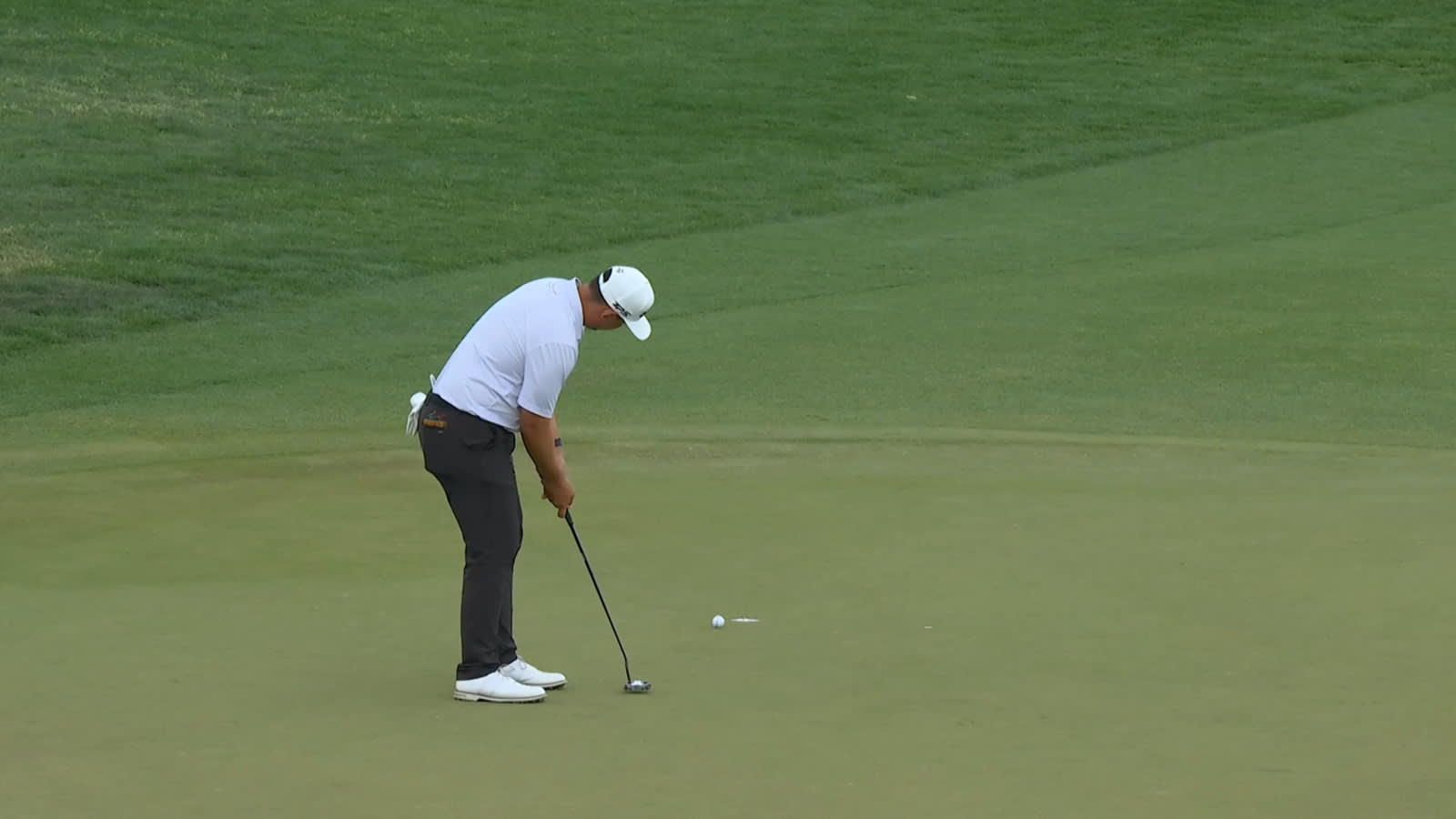 Rico Hoey sends in putt for birdie at Valero