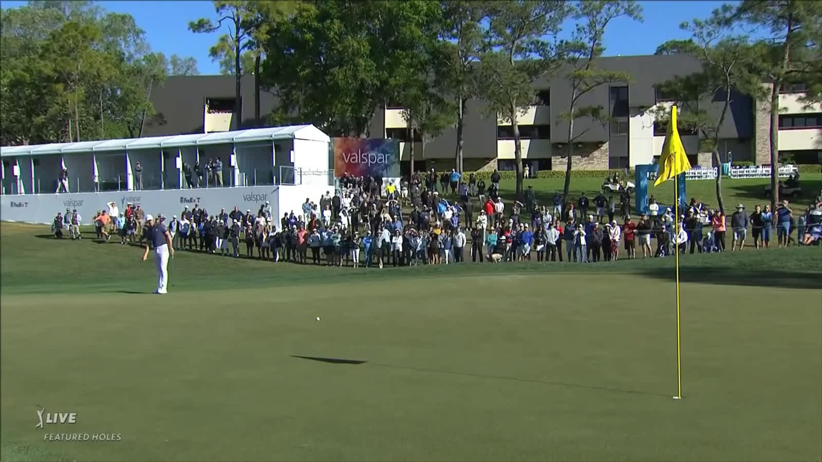 Jordan Spieth rolls in 57-footer for birdie at Valspar