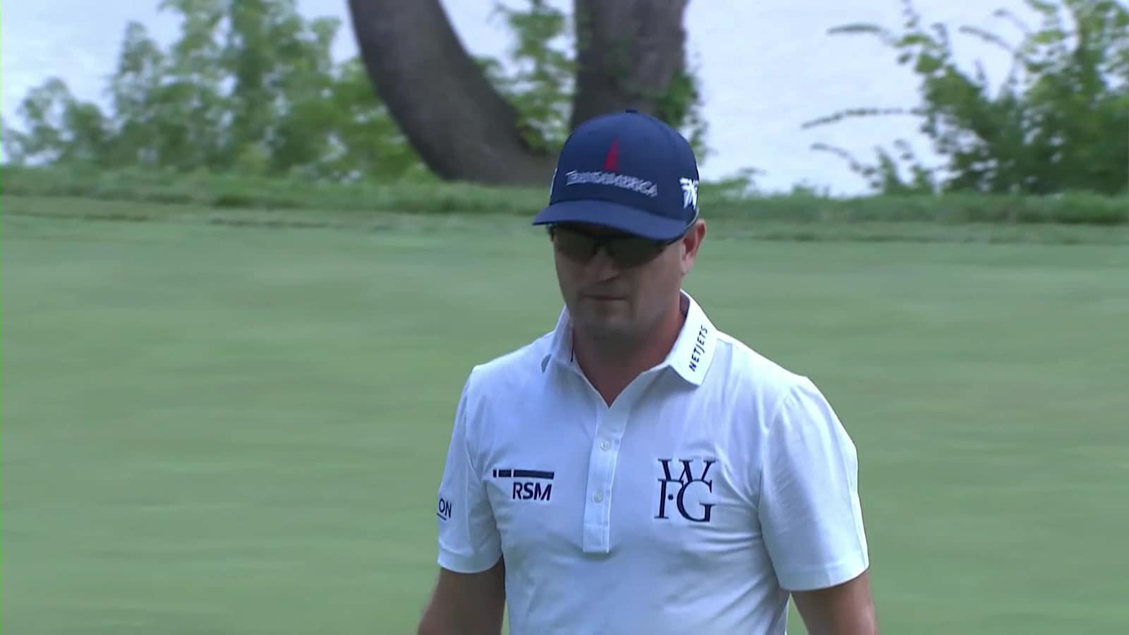 Zach Johnson sticks tee shot and makes birdie at John Deere