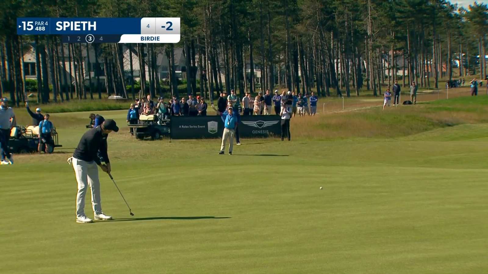 Jordan Spieth holes a 24-foot birdie putt on No. 15 at Genesis Scottish Open