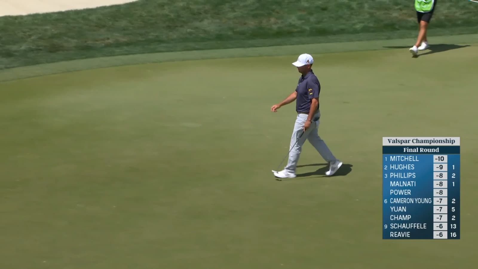 Chez Reavie sinks a 24-foot birdie putt at Valspar