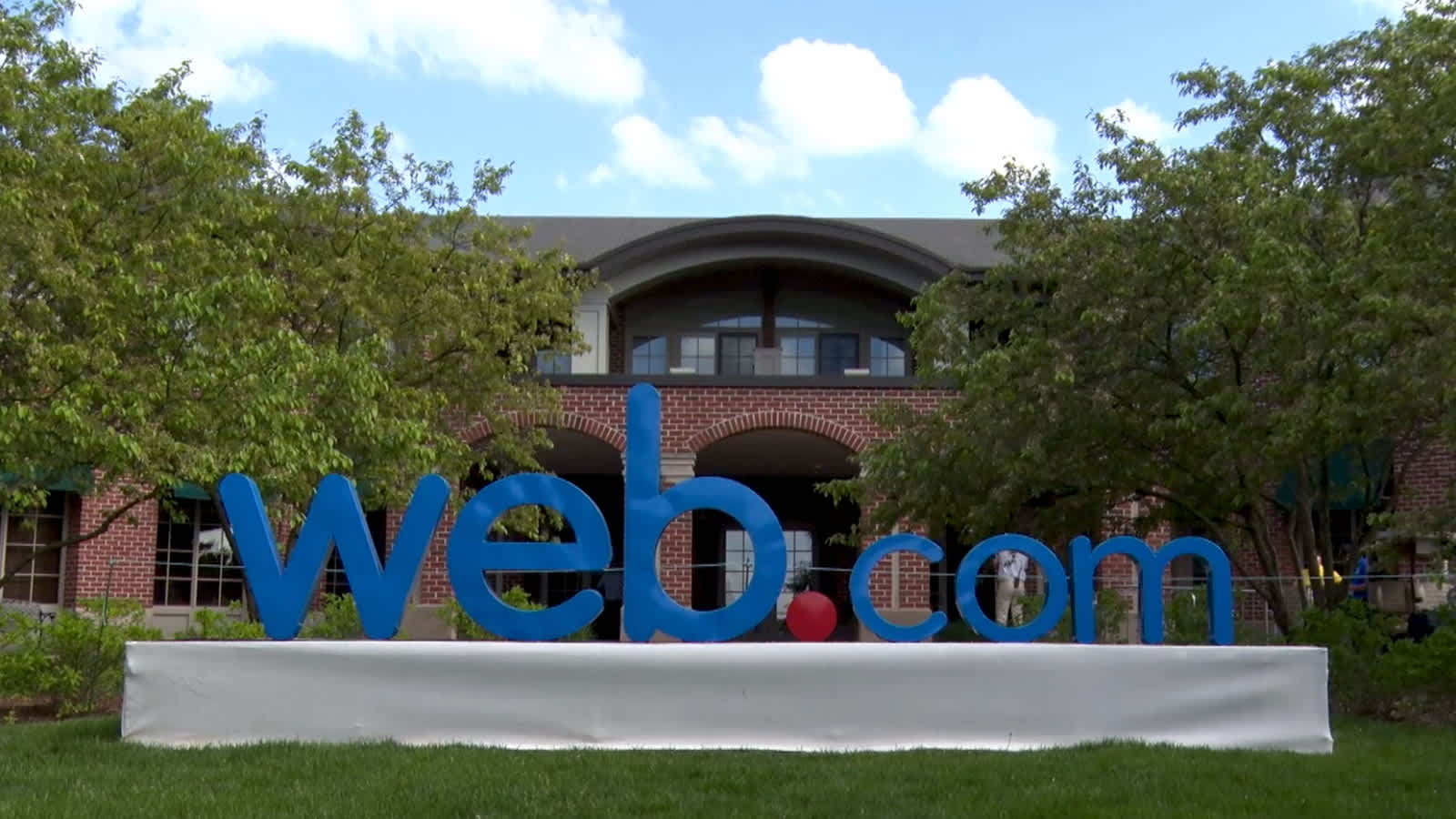 Top-3 shots from Round 3 at Evans Scholars