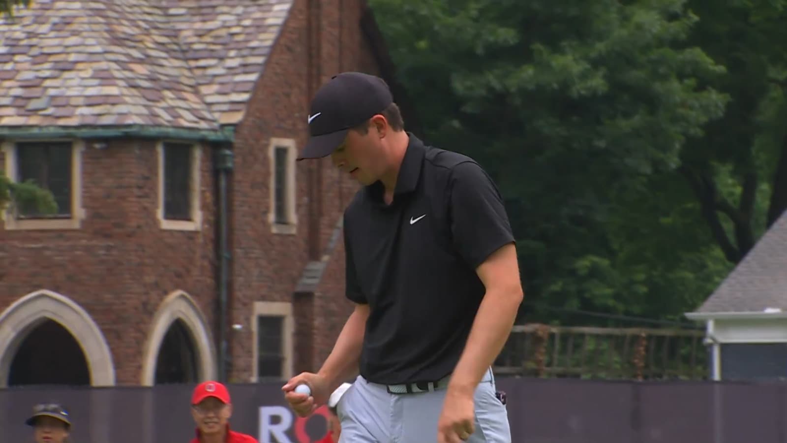 Davis Thompson makes 10-foot putt for birdie at Rocket Mortgage