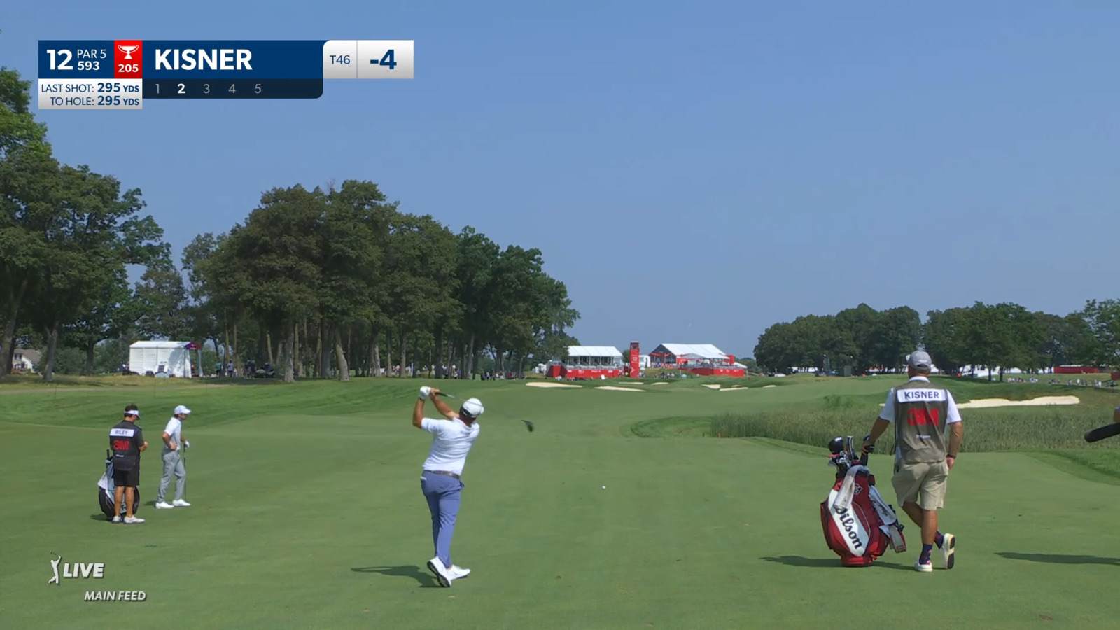 Kevin Kisner reaches in two to set up birdie at 3M Open